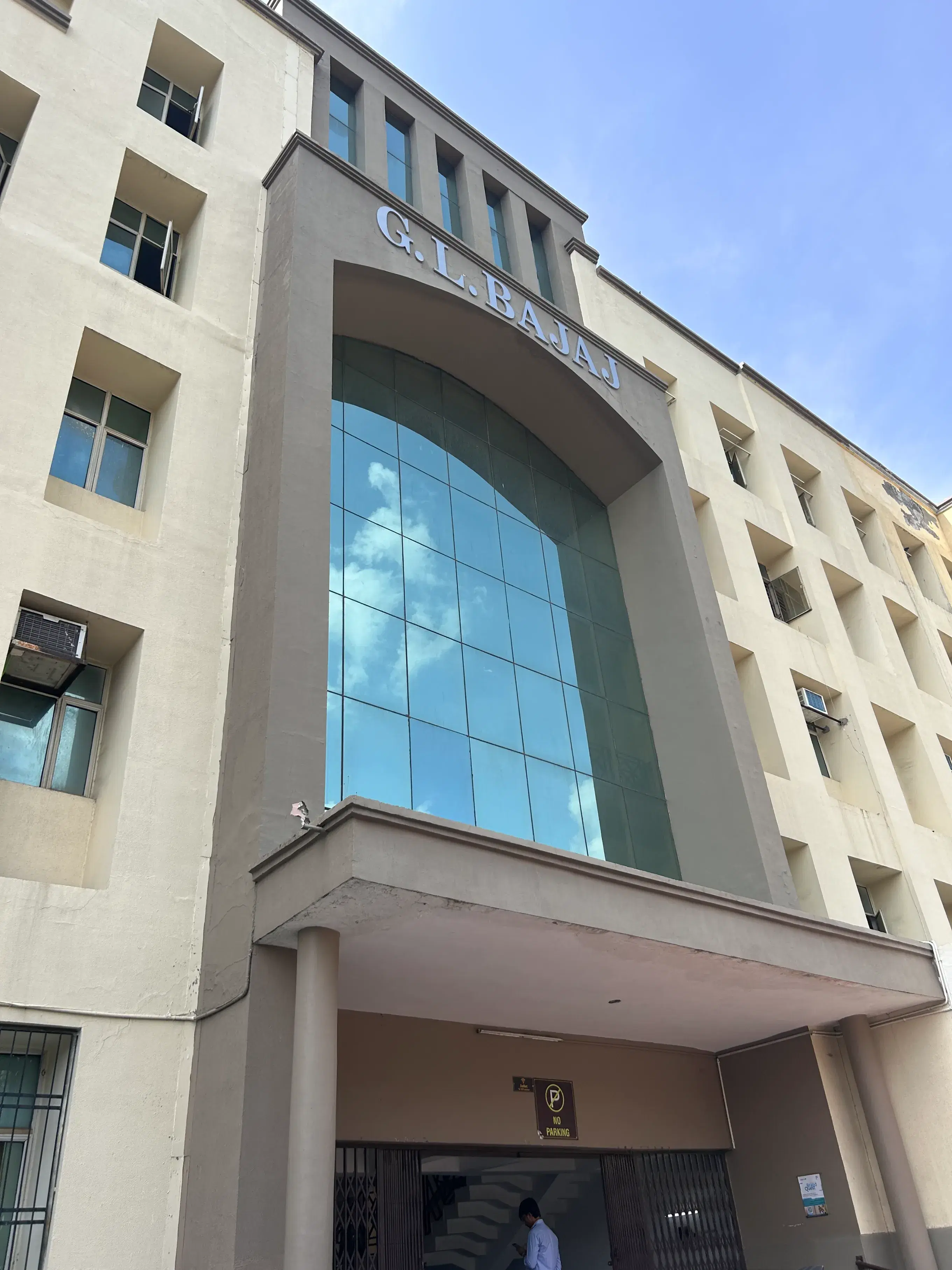 GL Bajaj Academic building photo 3